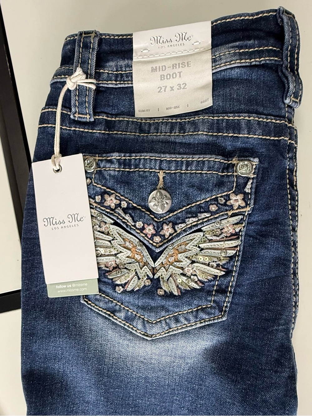 NWT Miss Me Mid-Rise Bootcut Jeans - Wing & Floral Embroidery - Size 27/32 - Picture 12 of 16